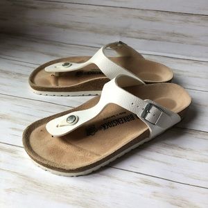 White Gizeh Birkenstock’s